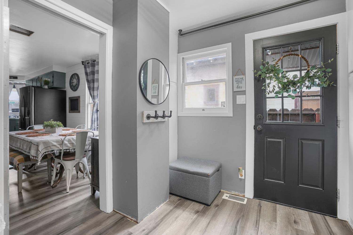 407 W H St, Oakdale, CA 95361