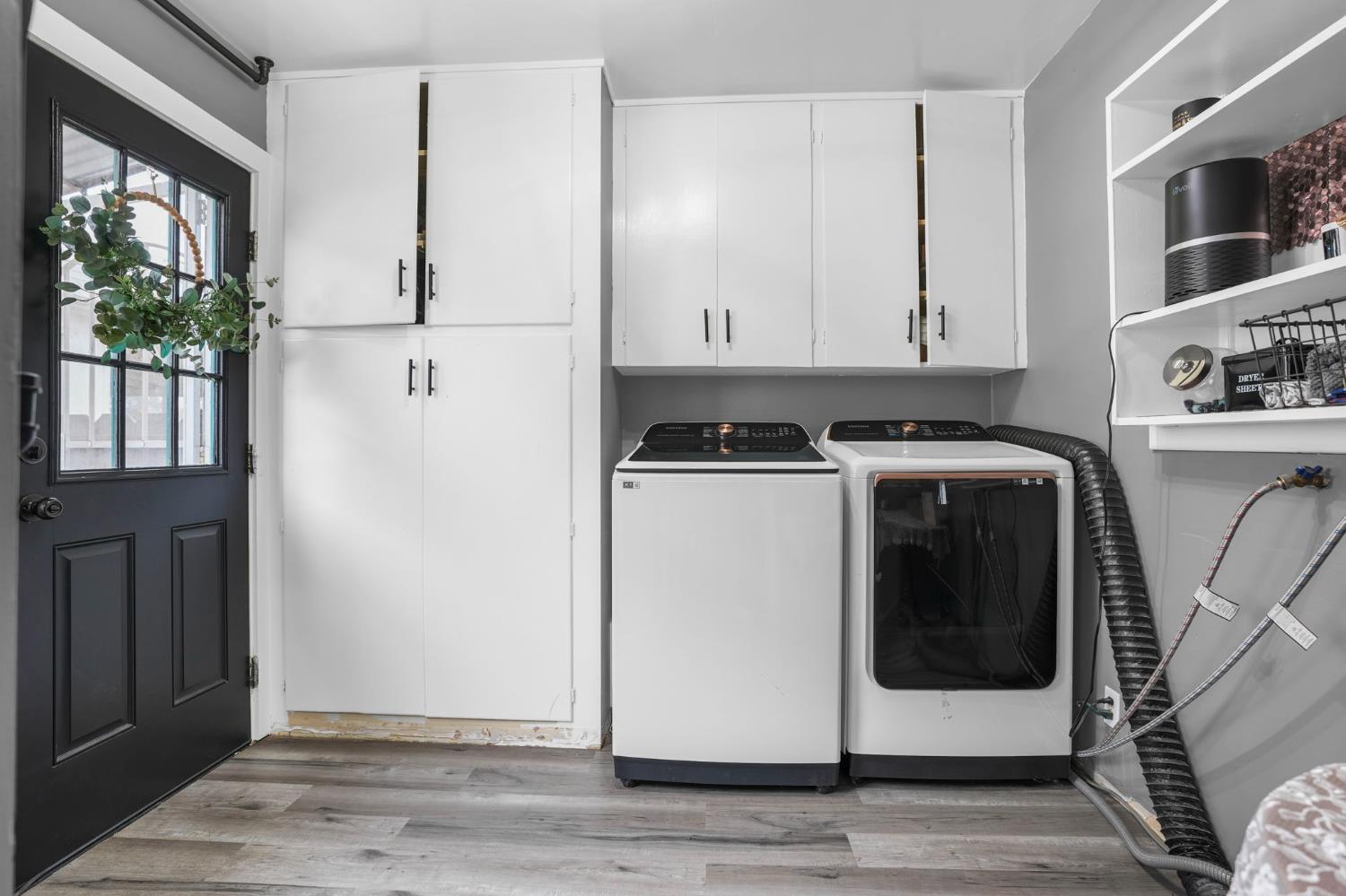 407 W H St, Oakdale, CA 95361