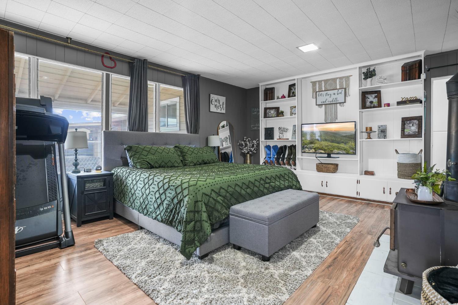 407 W H St, Oakdale, CA 95361