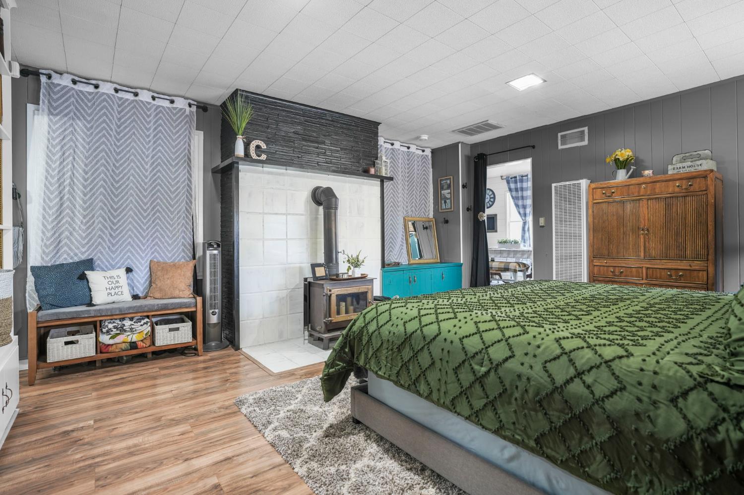 407 W H St, Oakdale, CA 95361