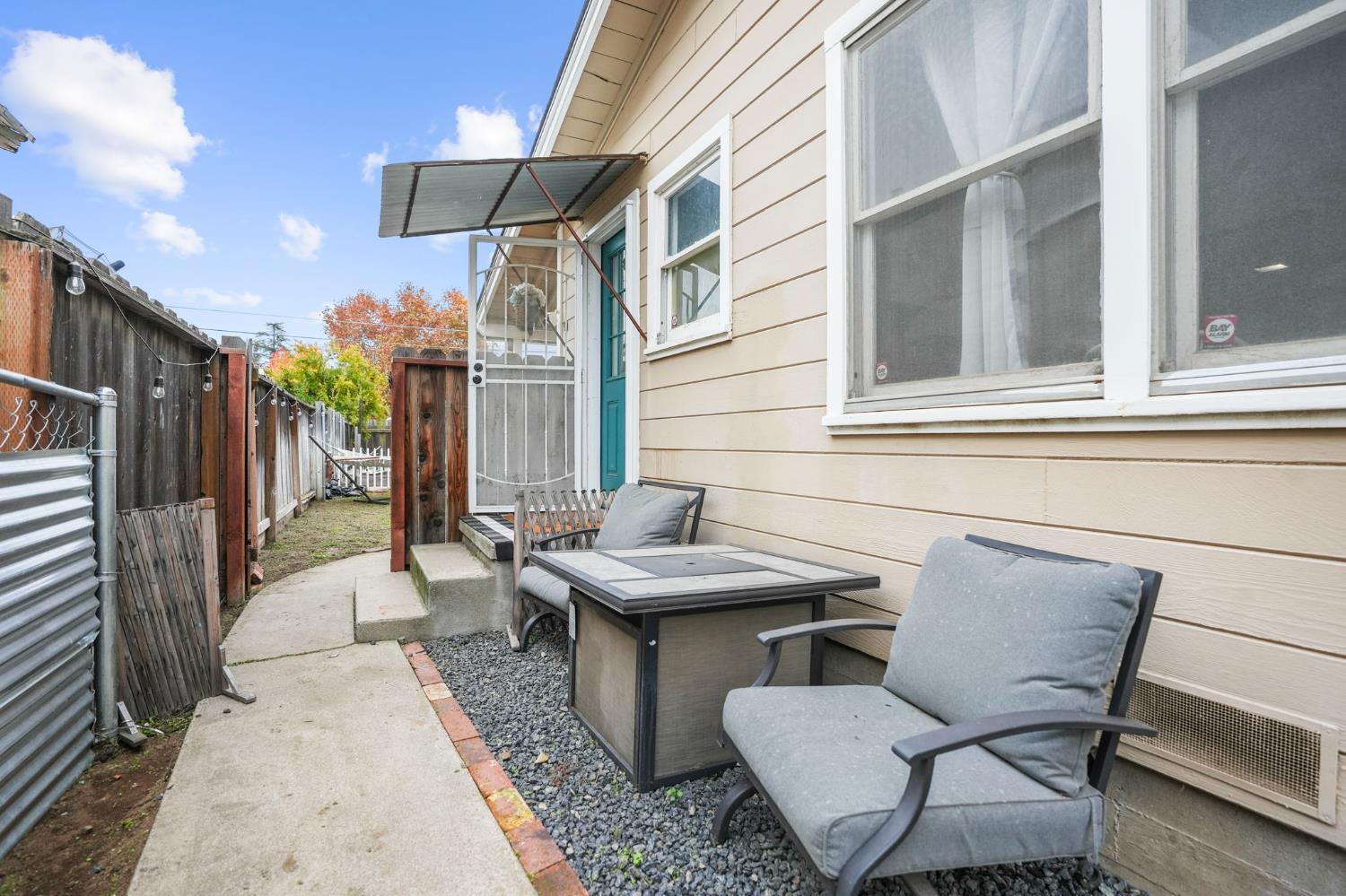 407 W H St, Oakdale, CA 95361