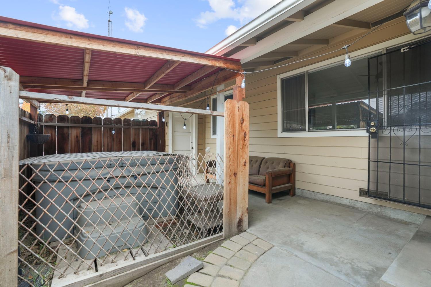 407 W H St, Oakdale, CA 95361