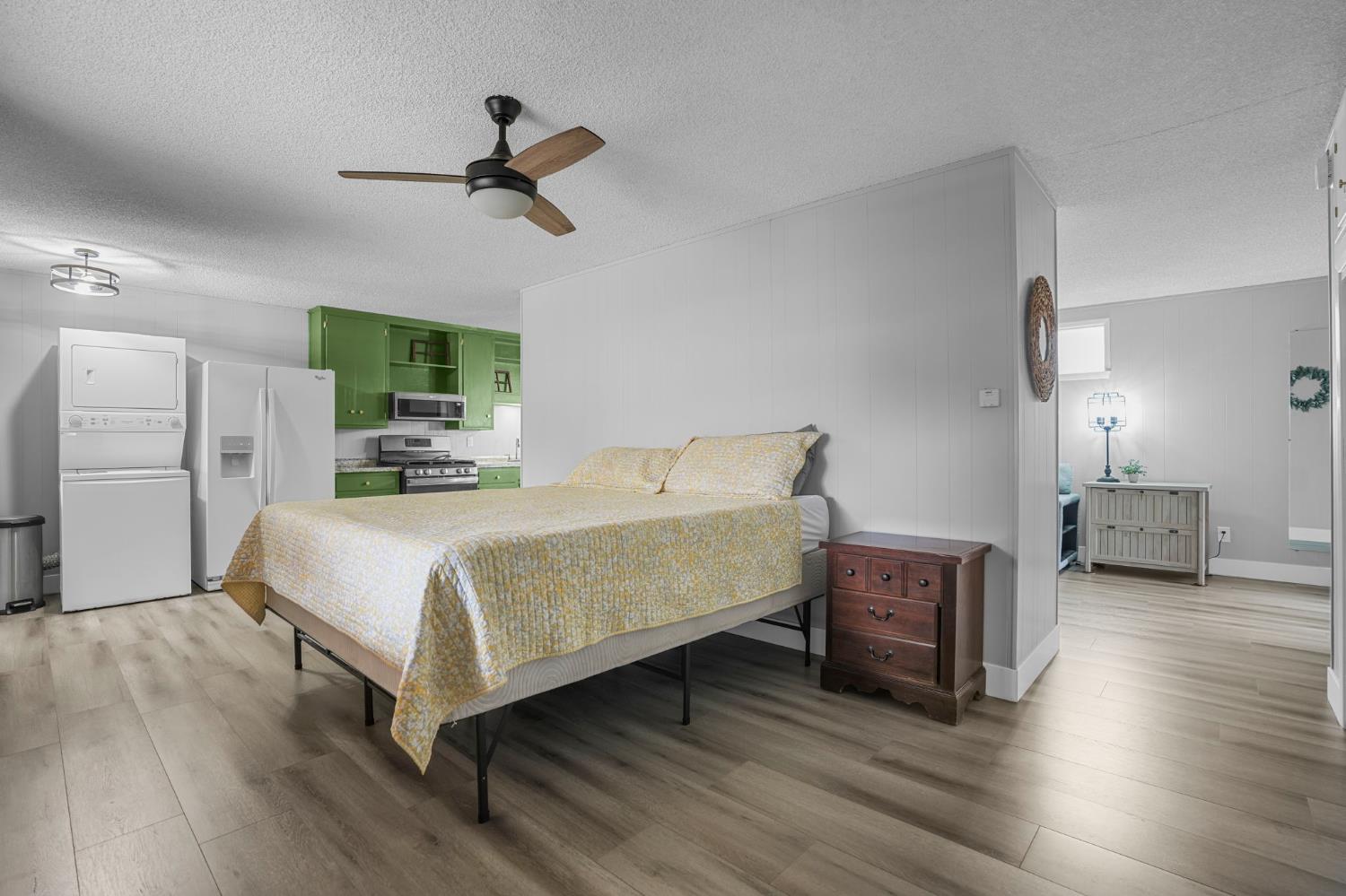 407 W H St, Oakdale, CA 95361