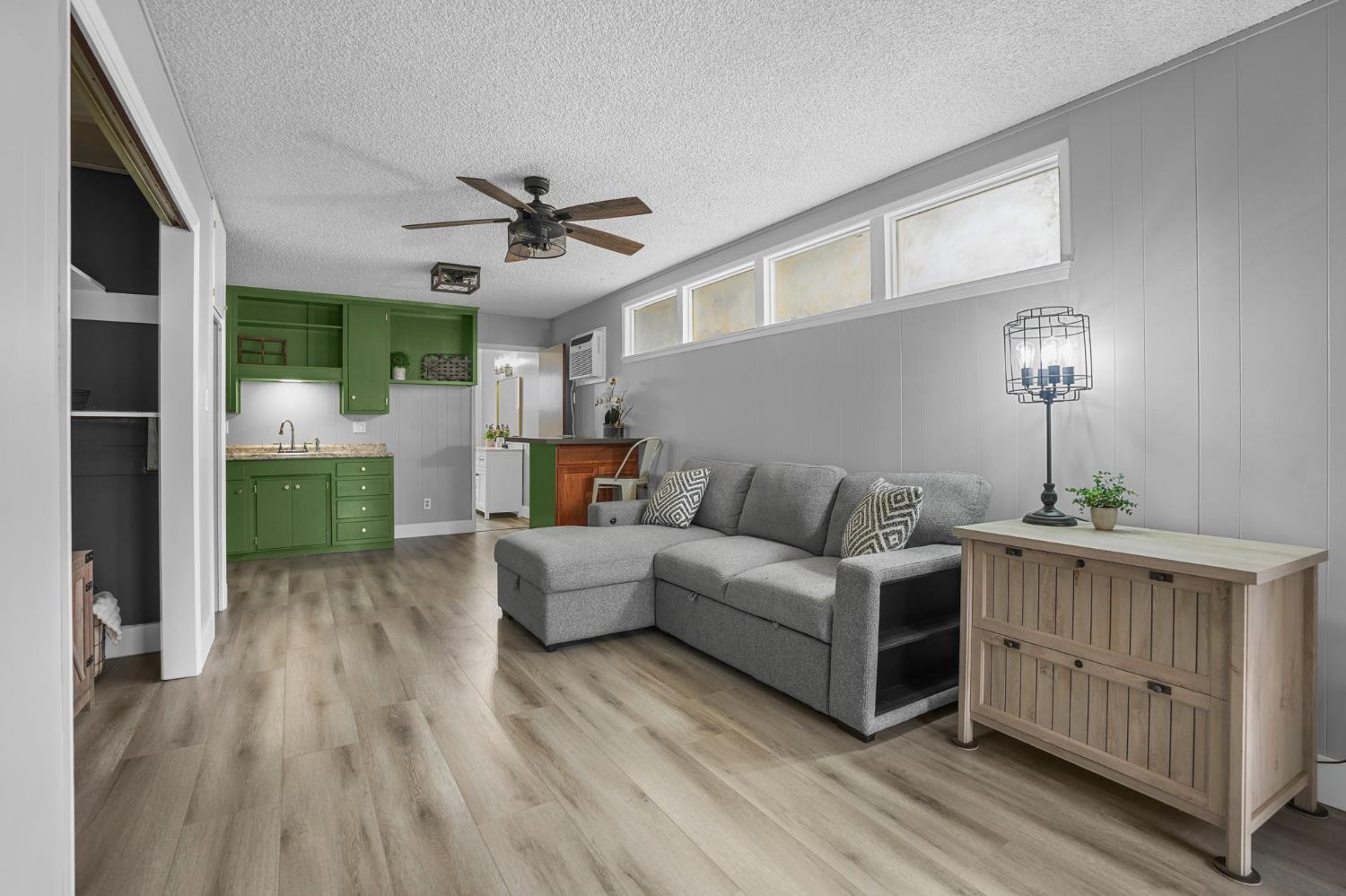 407 W H St, Oakdale, CA 95361