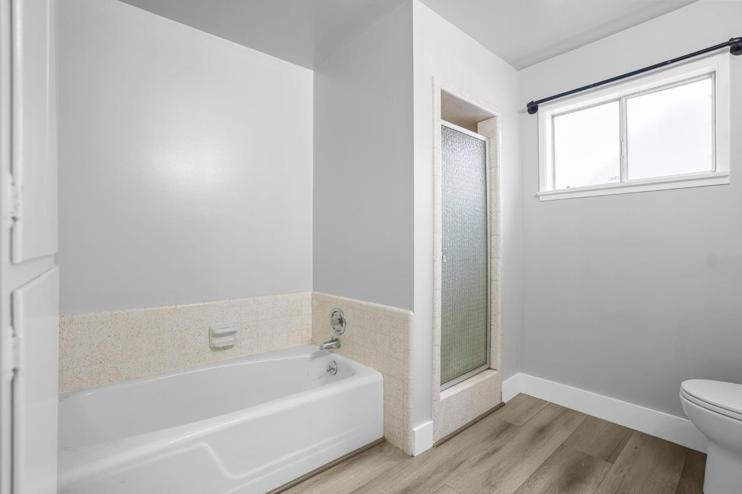 407 W H St, Oakdale, CA 95361