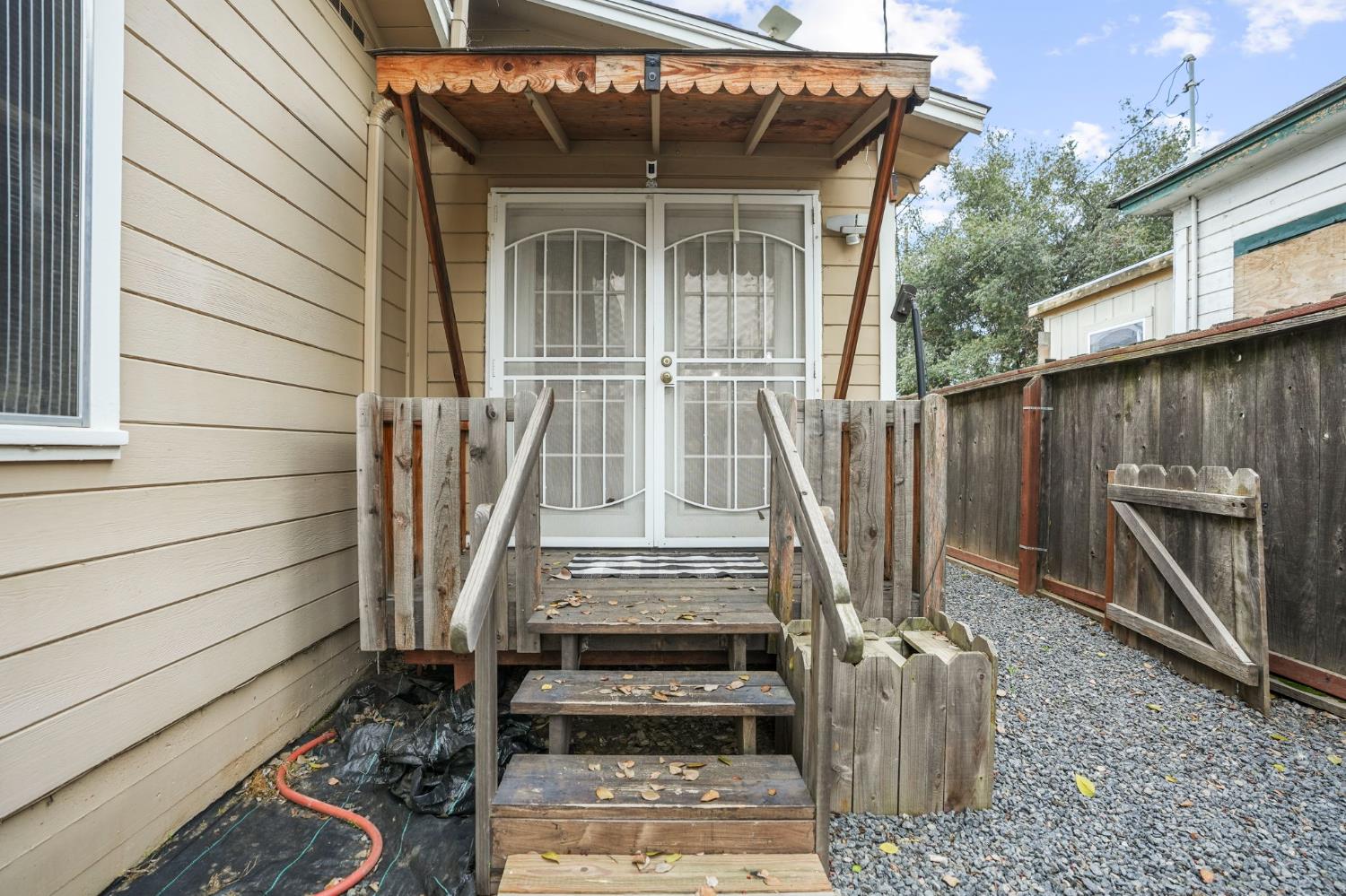 407 W H St, Oakdale, CA 95361