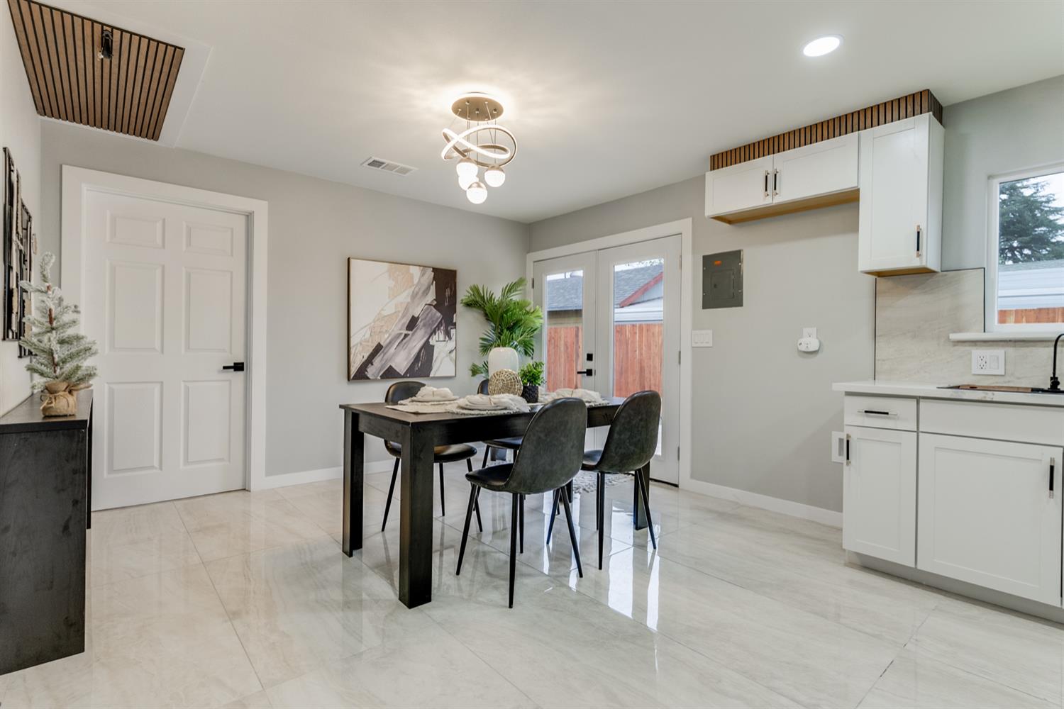 136 N Acacia Ave, Ripon, CA 95366