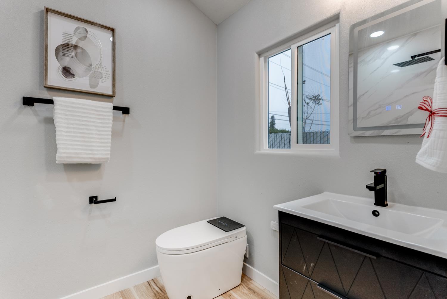 136 N Acacia Ave, Ripon, CA 95366