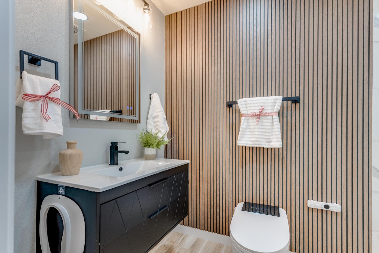 136 N Acacia Ave, Ripon, CA 95366