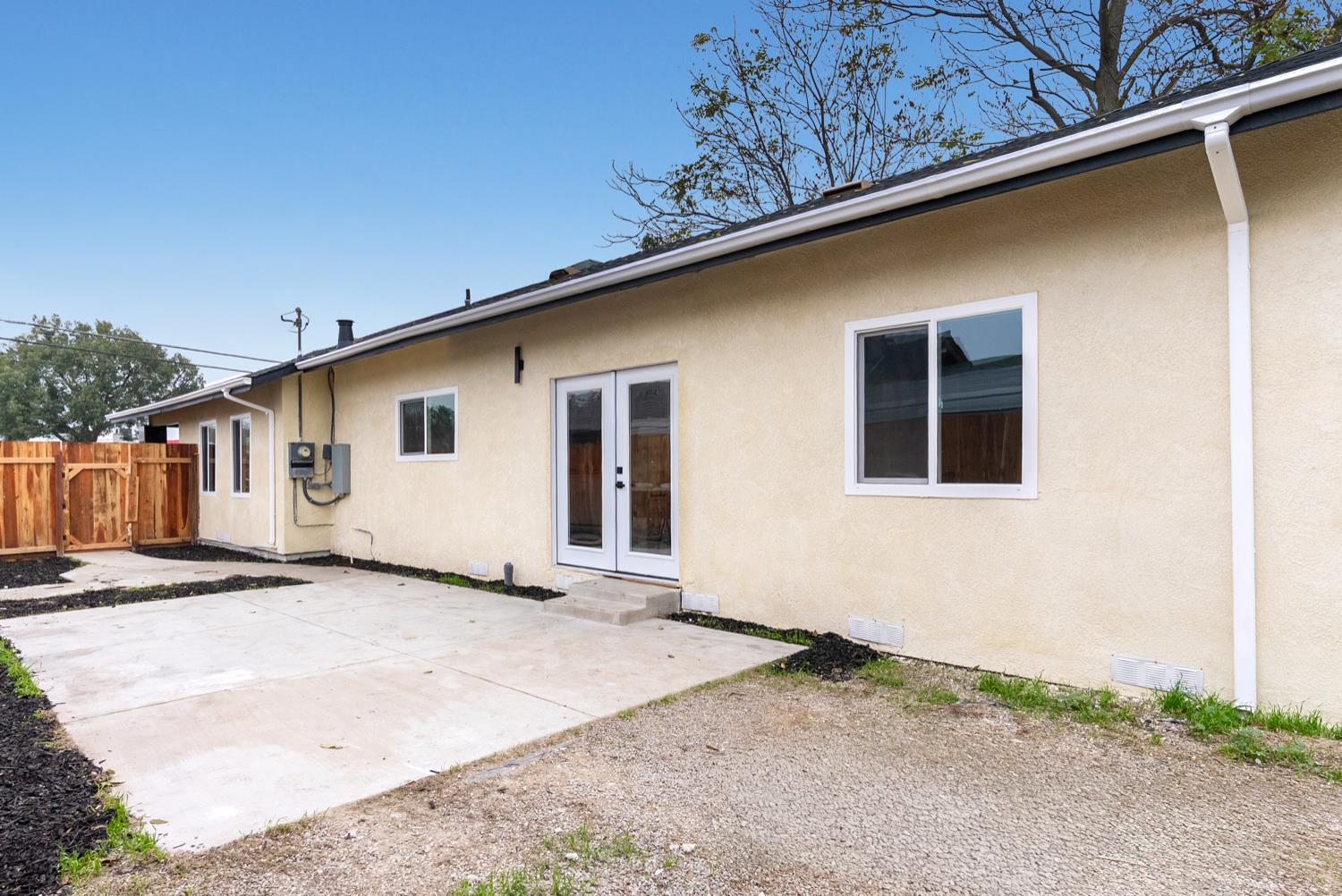 136 N Acacia Ave, Ripon, CA 95366