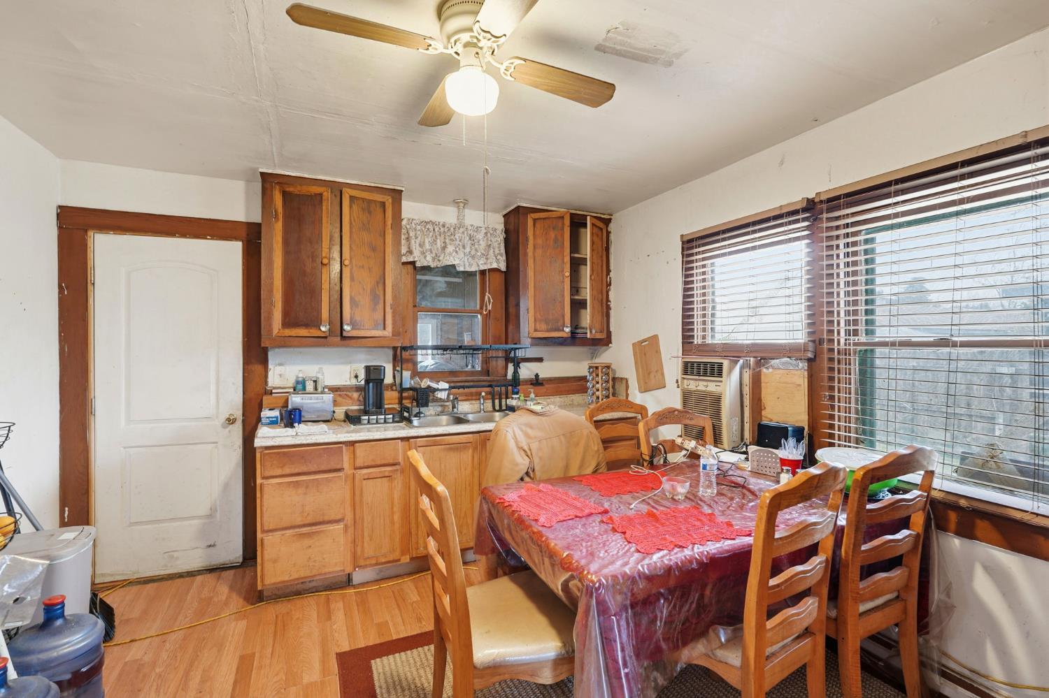 861 Wayside Dr, Turlock, CA 95380