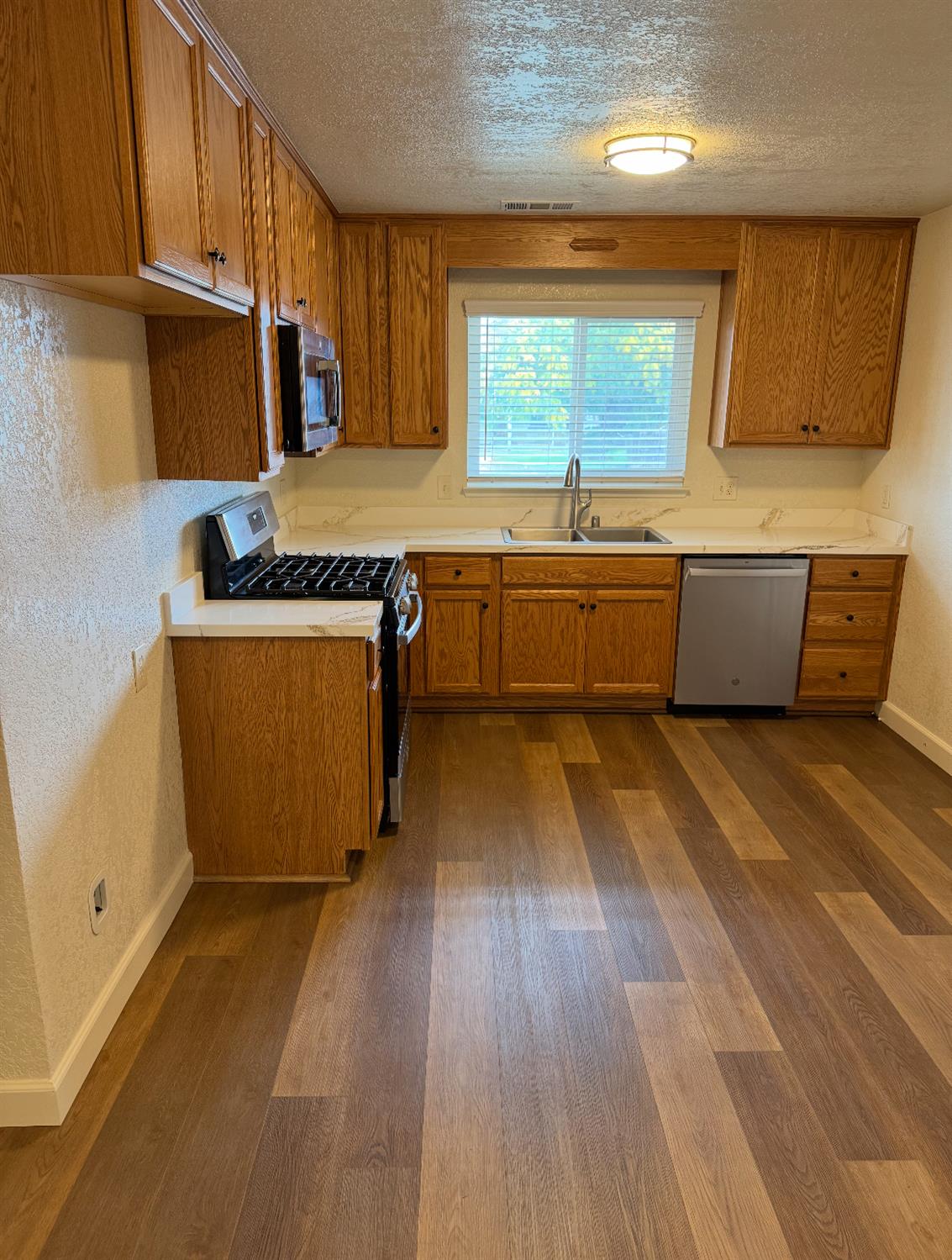 423 Park Ave, Manteca, CA 95337