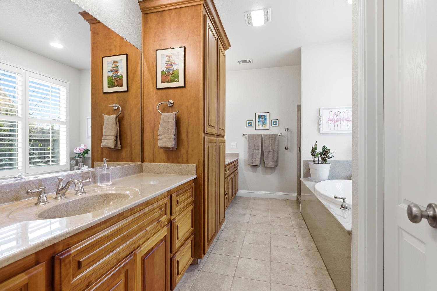 347 E Milgeo Ave, Ripon, CA 95366