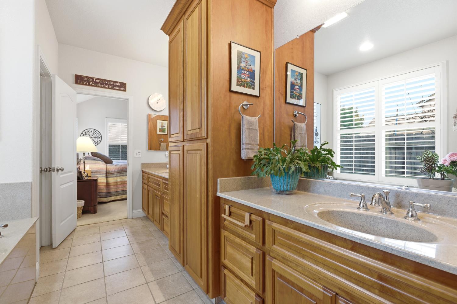 347 E Milgeo Ave, Ripon, CA 95366