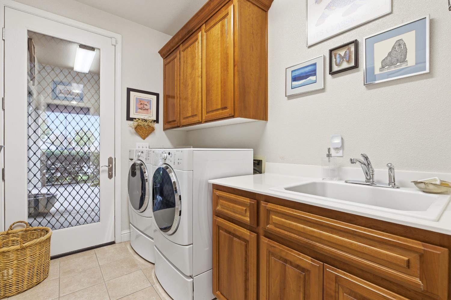 347 E Milgeo Ave, Ripon, CA 95366