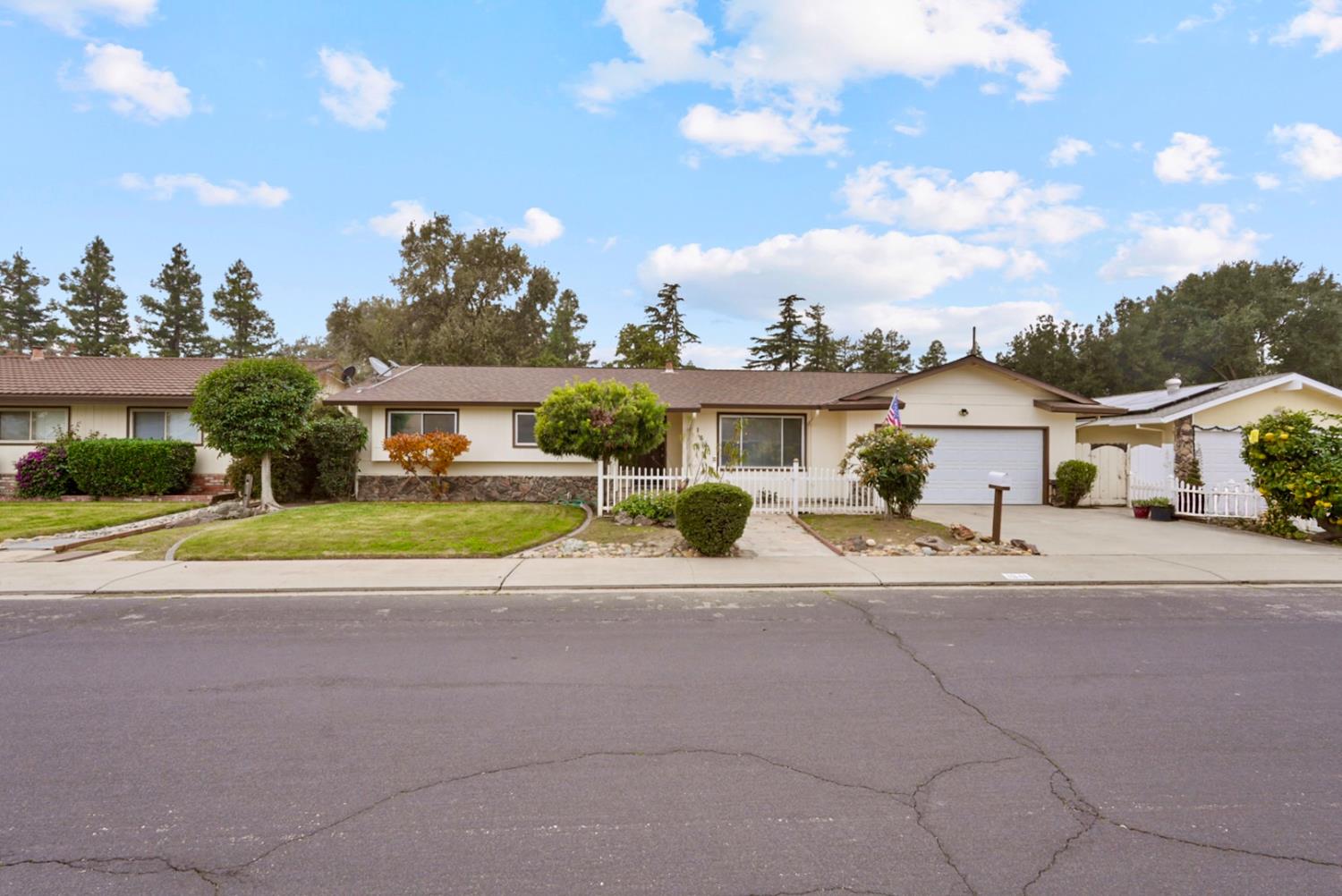 1641 Olivewood Ave, Manteca, CA 95336