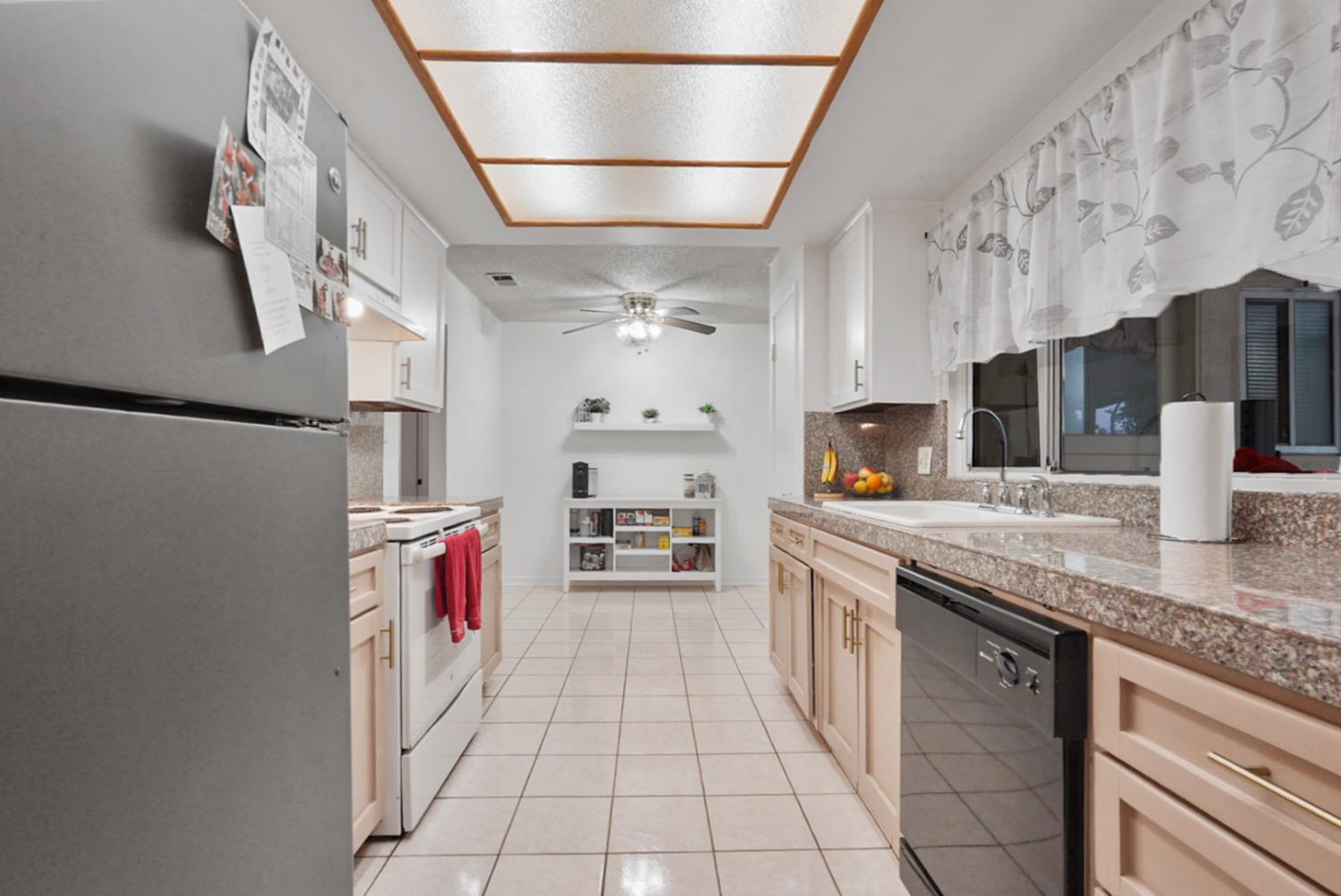 1641 Olivewood Ave, Manteca, CA 95336