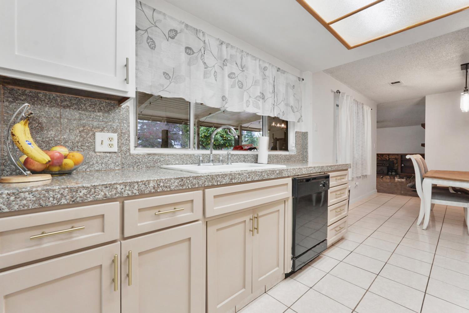 1641 Olivewood Ave, Manteca, CA 95336