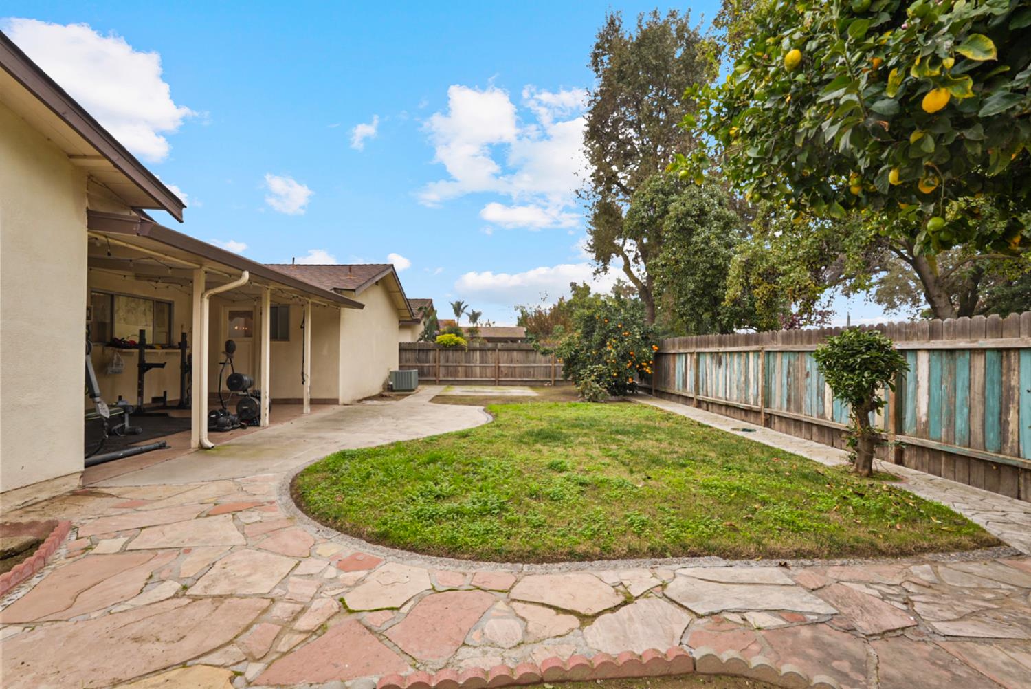 1641 Olivewood Ave, Manteca, CA 95336