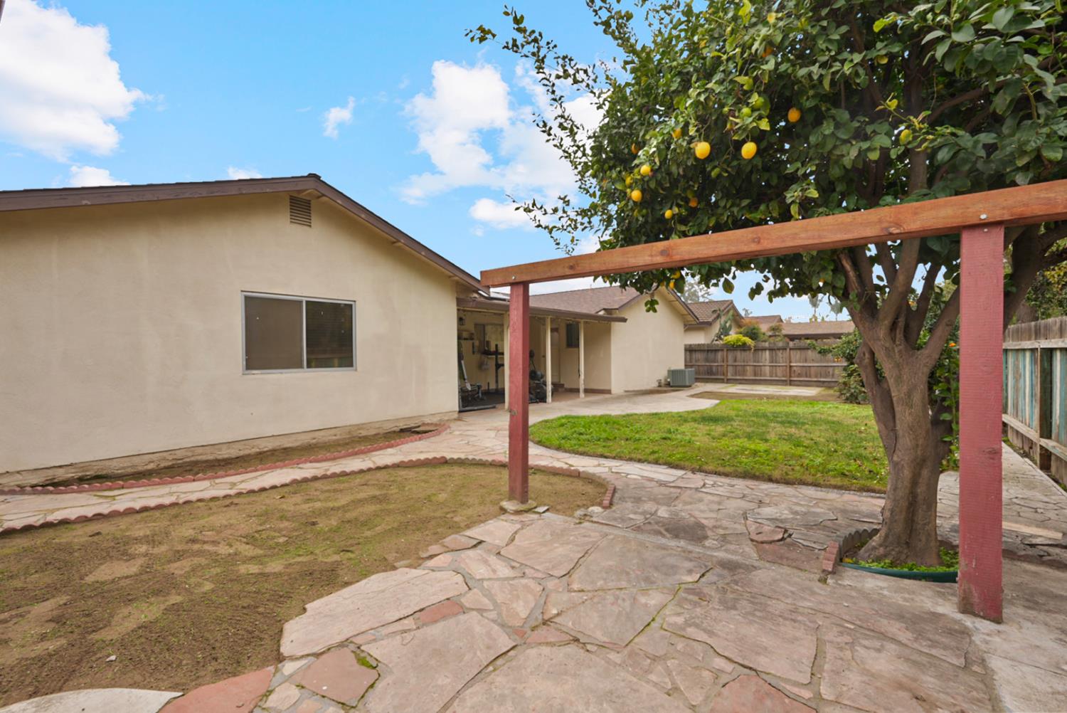 1641 Olivewood Ave, Manteca, CA 95336