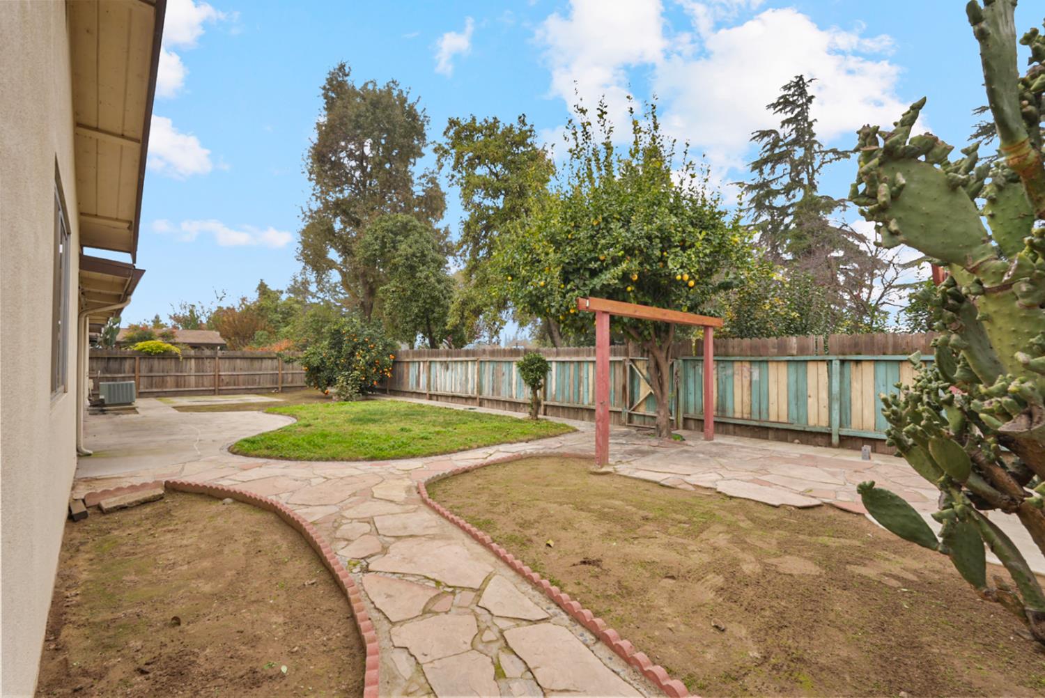 1641 Olivewood Ave, Manteca, CA 95336