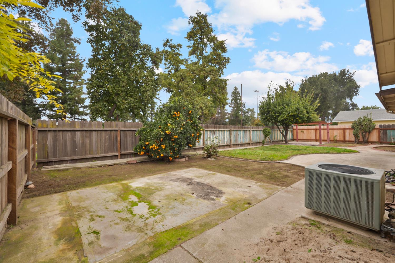 1641 Olivewood Ave, Manteca, CA 95336