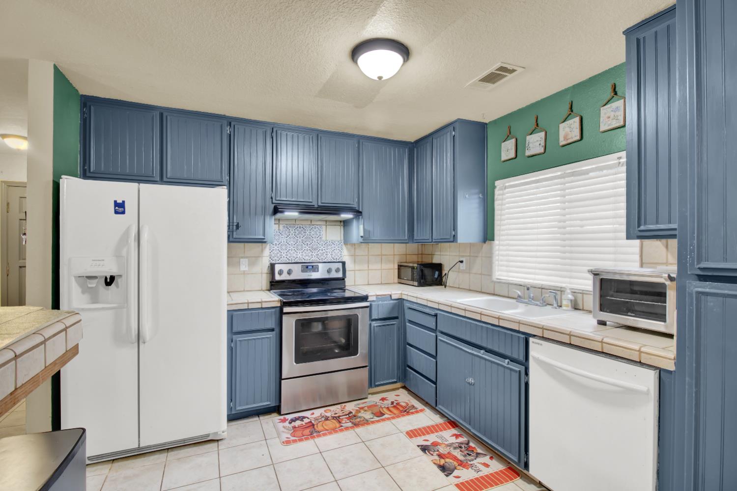 4016 Blue Bird Dr, Modesto, CA 95356