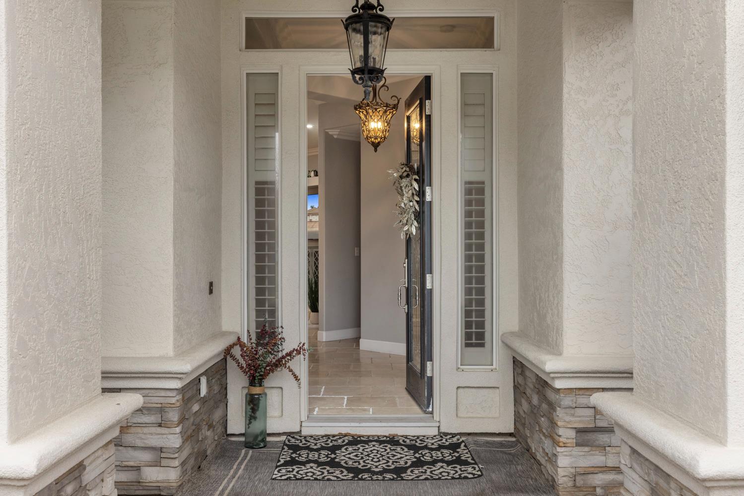 2067 Robin Hood Ln, Merced, CA 95340