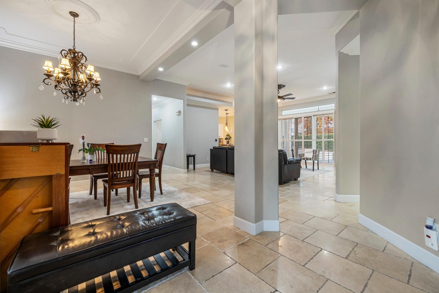 2067 Robin Hood Ln, Merced, CA 95340