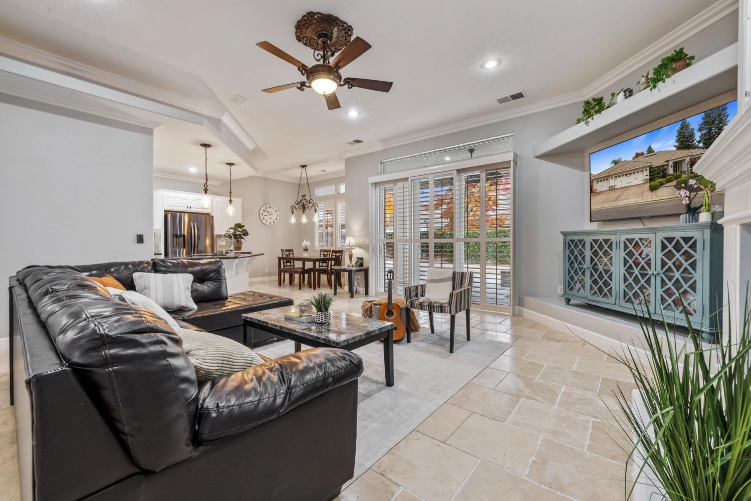 2067 Robin Hood Ln, Merced, CA 95340