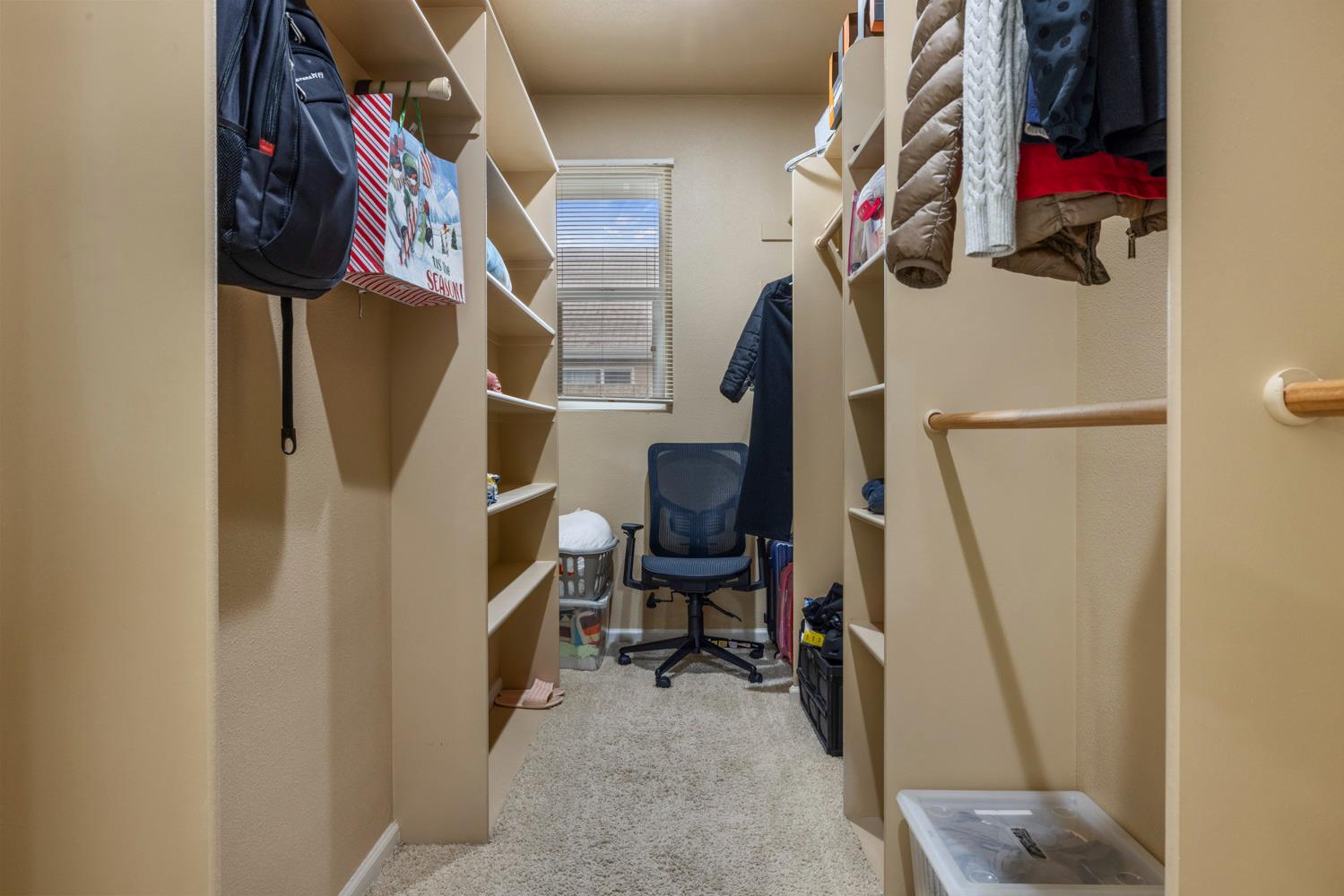 2067 Robin Hood Ln, Merced, CA 95340