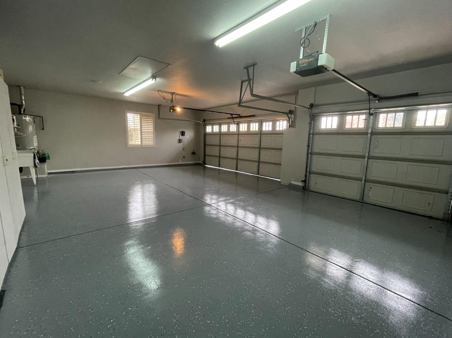 2067 Robin Hood Ln, Merced, CA 95340