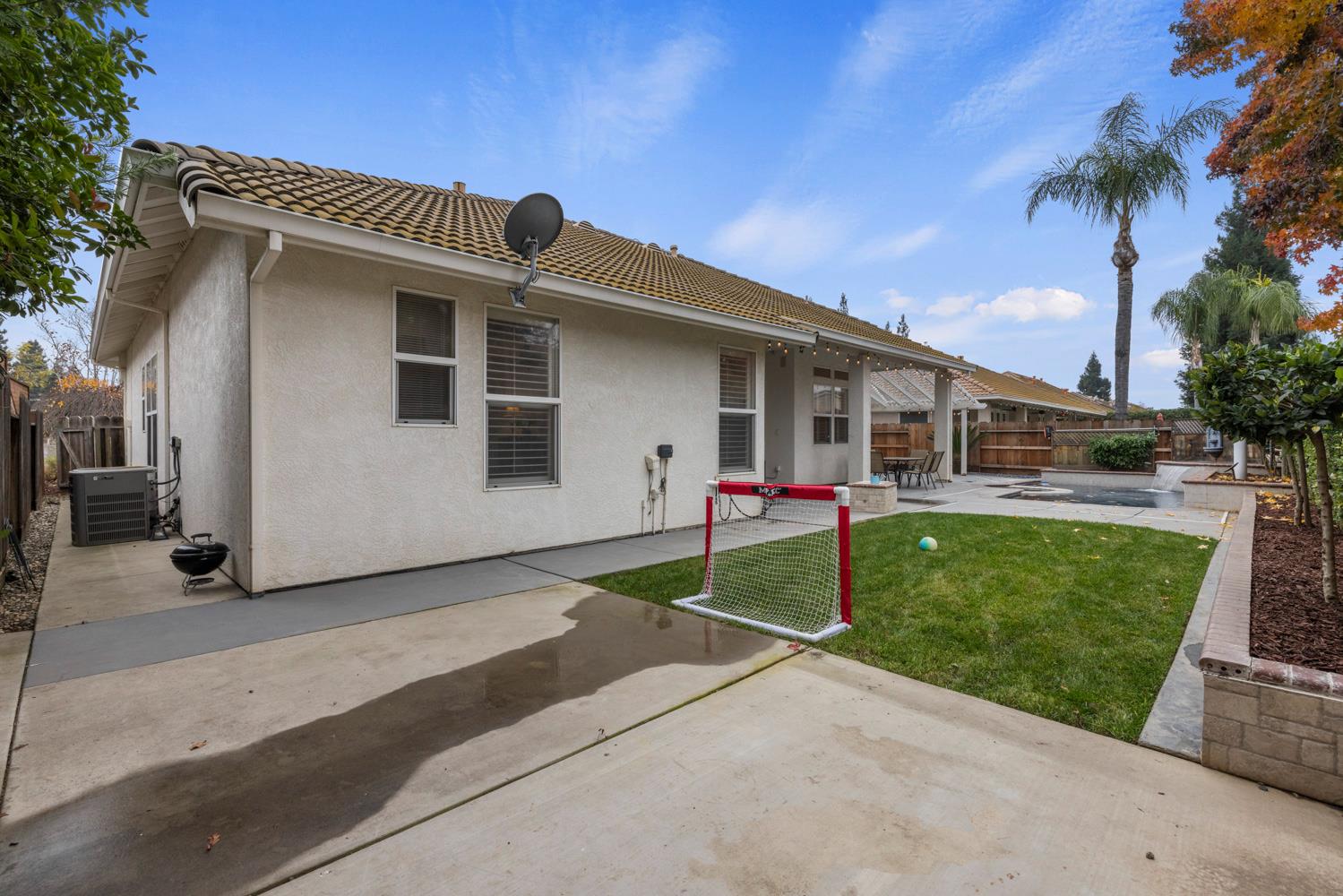 2067 Robin Hood Ln, Merced, CA 95340