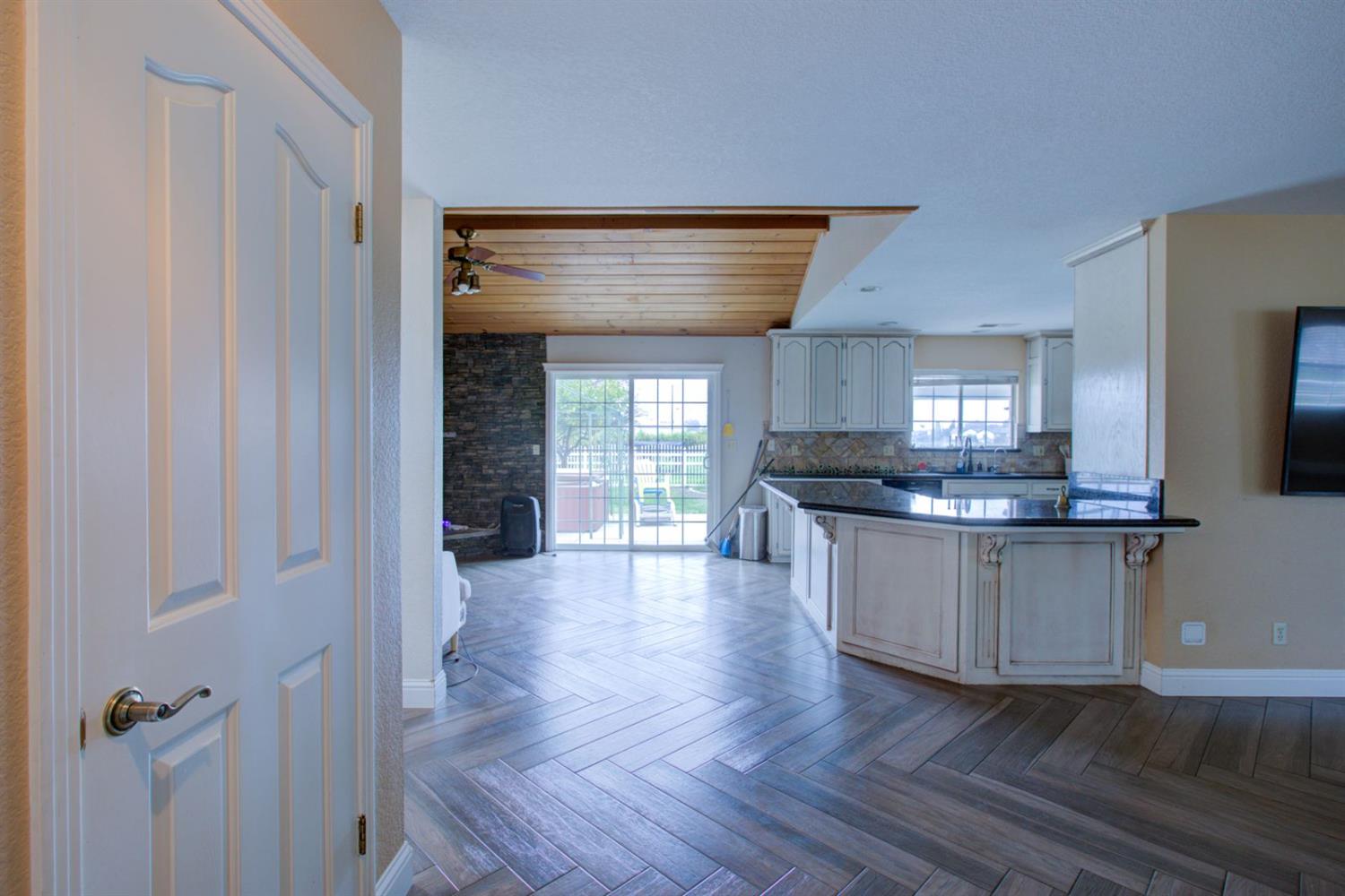 1624 Golf Rd, Turlock, CA 95380