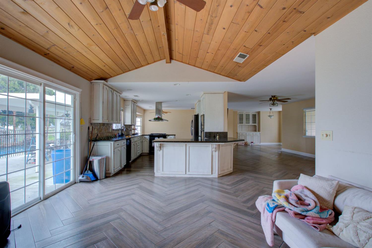 1624 Golf Rd, Turlock, CA 95380