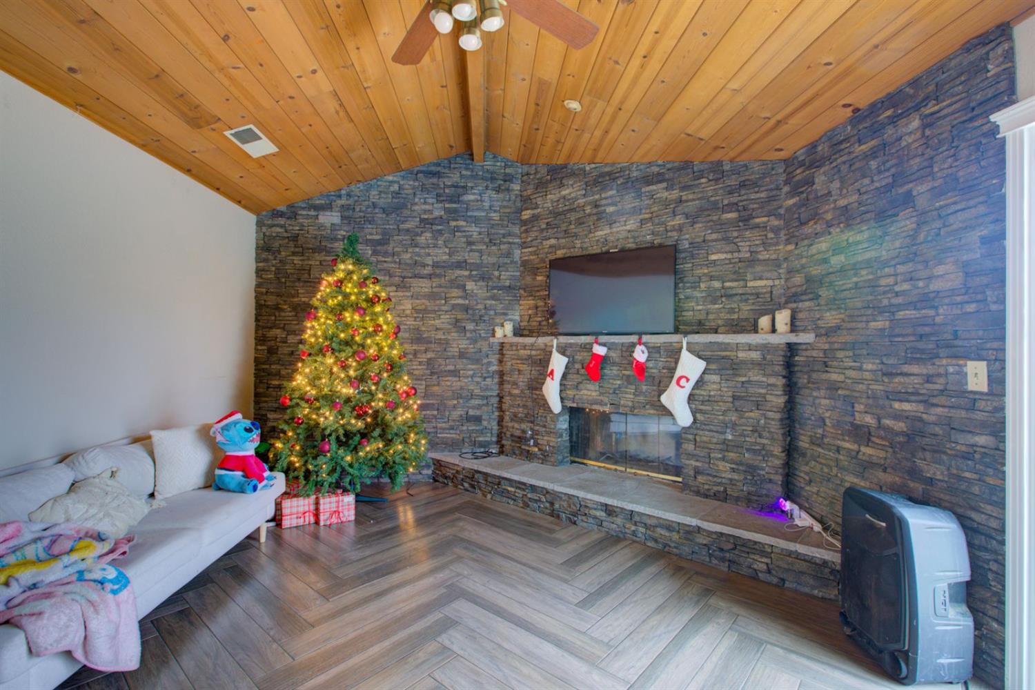 1624 Golf Rd, Turlock, CA 95380