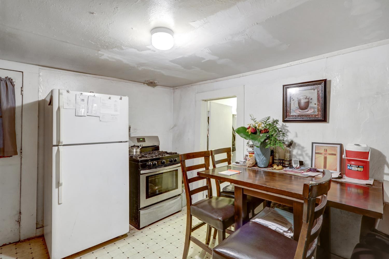 208 El Paso Ave, Modesto, CA 95351