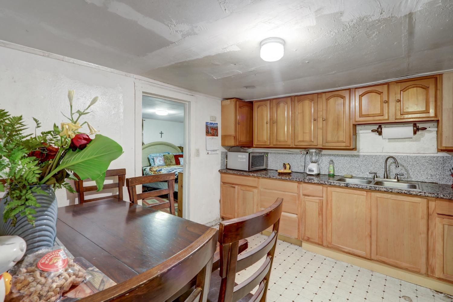 208 El Paso Ave, Modesto, CA 95351