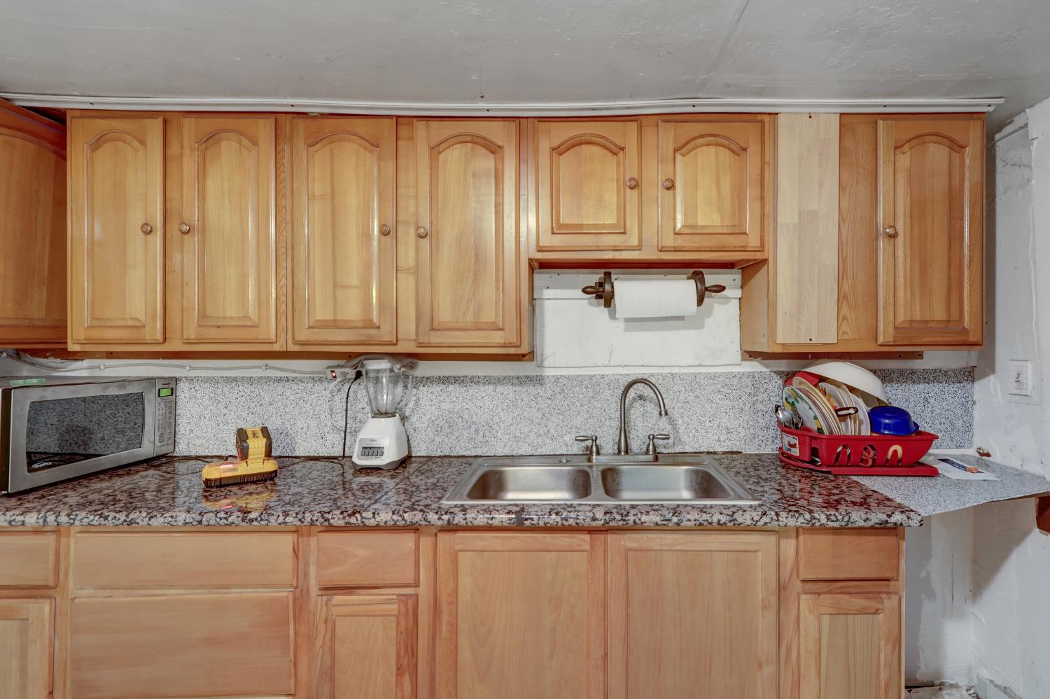 208 El Paso Ave, Modesto, CA 95351