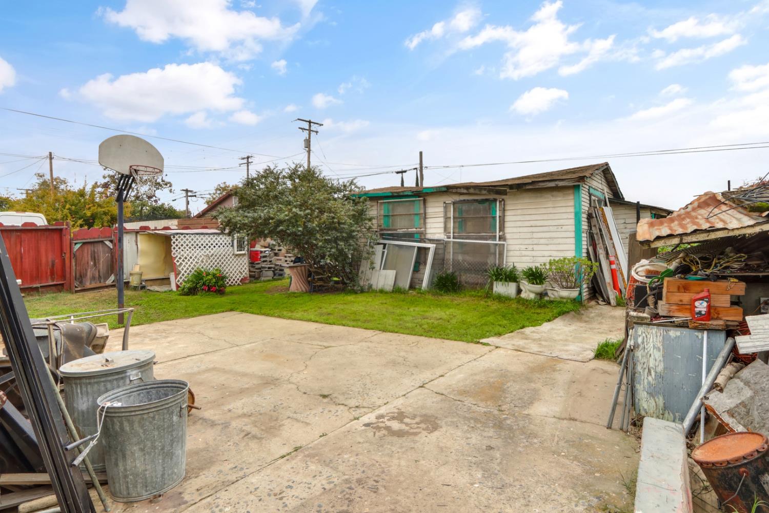 208 El Paso Ave, Modesto, CA 95351