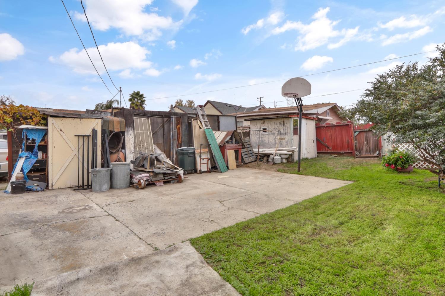 208 El Paso Ave, Modesto, CA 95351