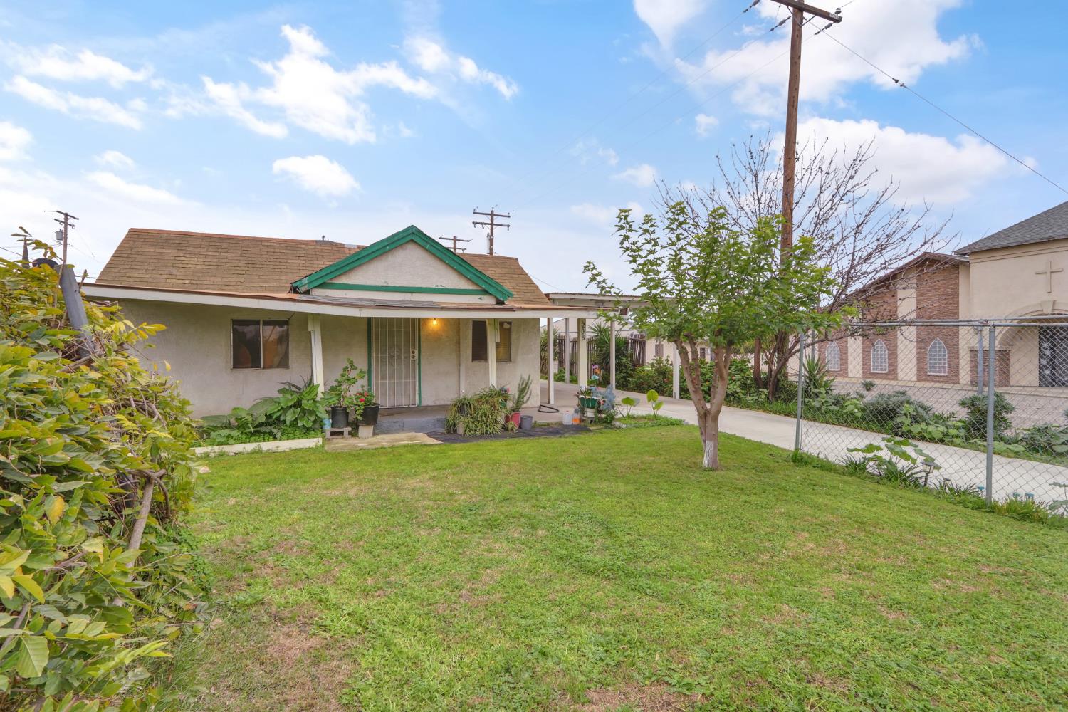 208 El Paso Ave, Modesto, CA 95351