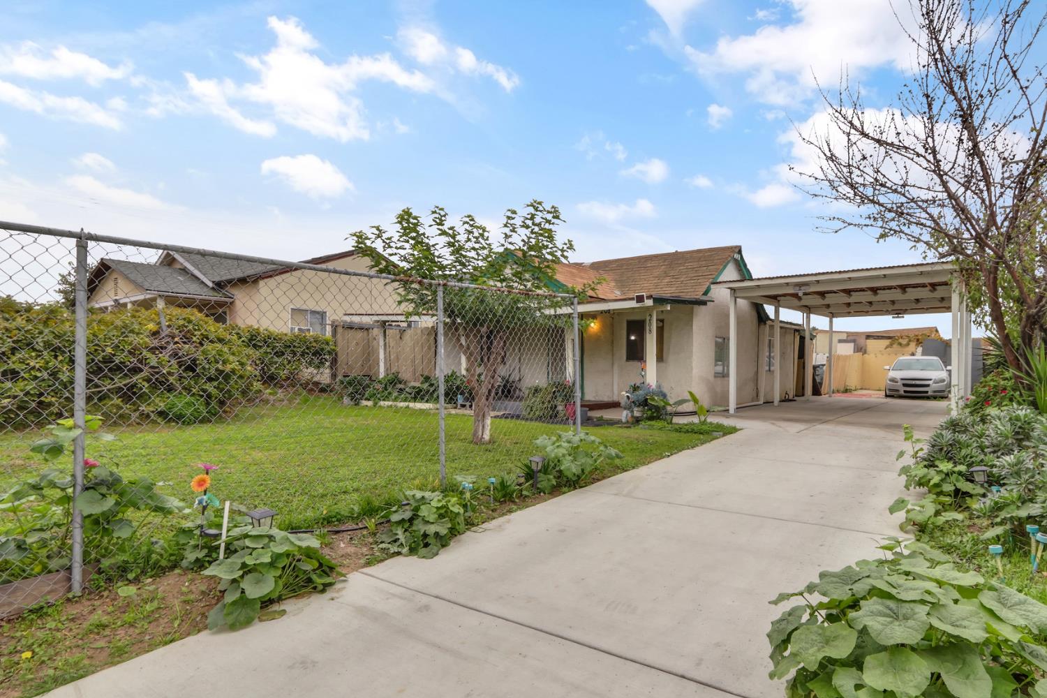 208 El Paso Ave, Modesto, CA 95351