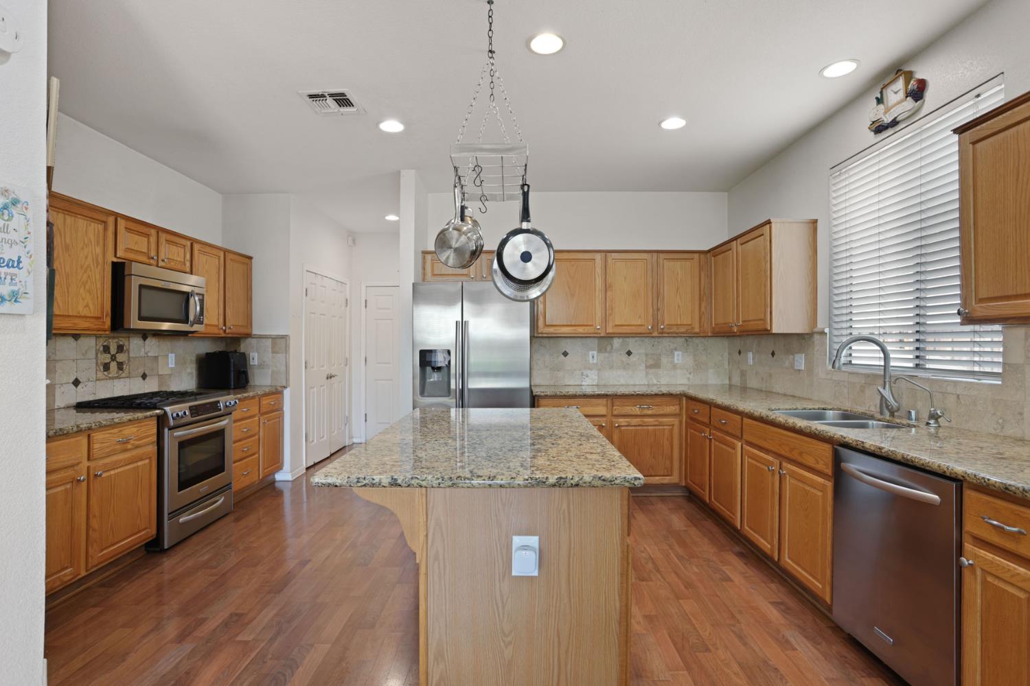 2036 Tiempo Pl, Manteca, CA 95336