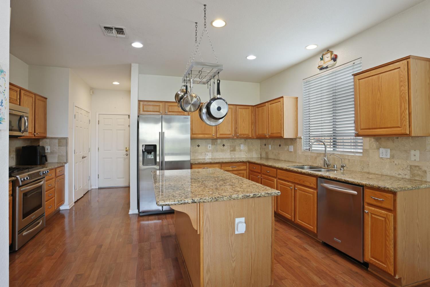 2036 Tiempo Pl, Manteca, CA 95336