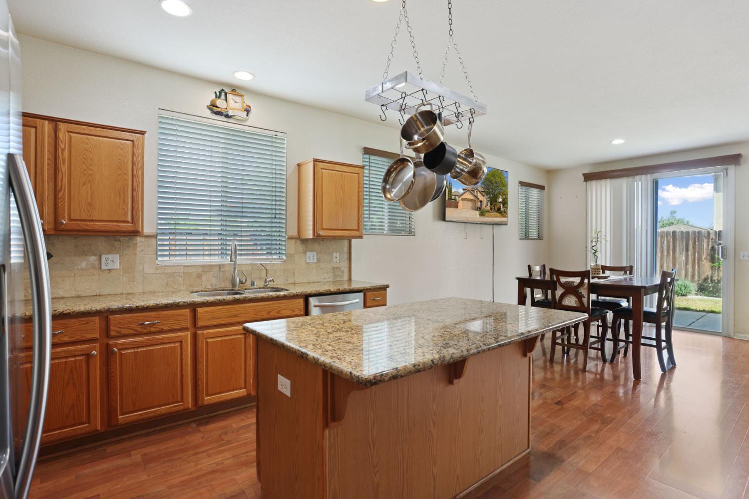 2036 Tiempo Pl, Manteca, CA 95336