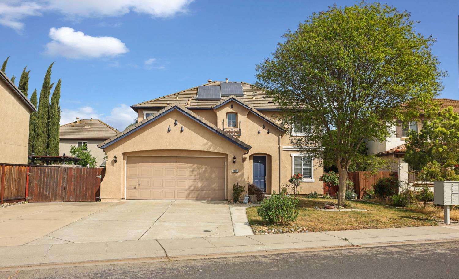 2036 Tiempo Pl, Manteca, CA 95336