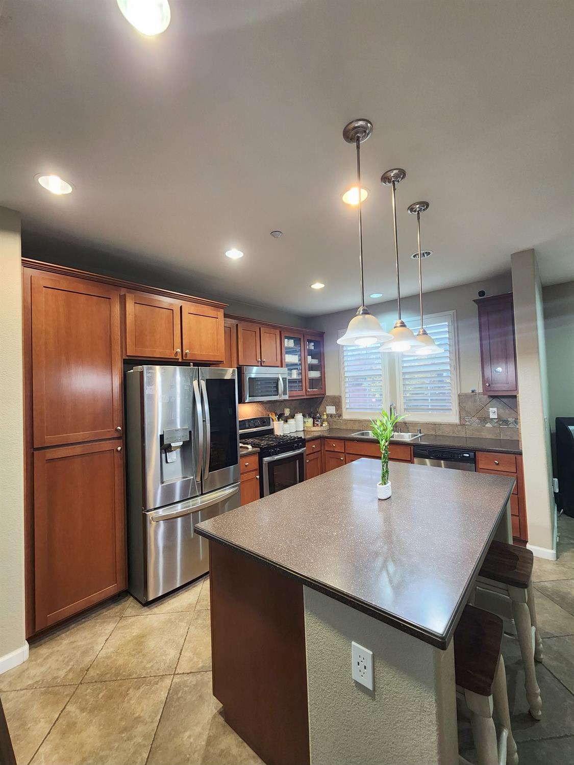 2500 Cottage Pointe Dr, Riverbank, CA 95367