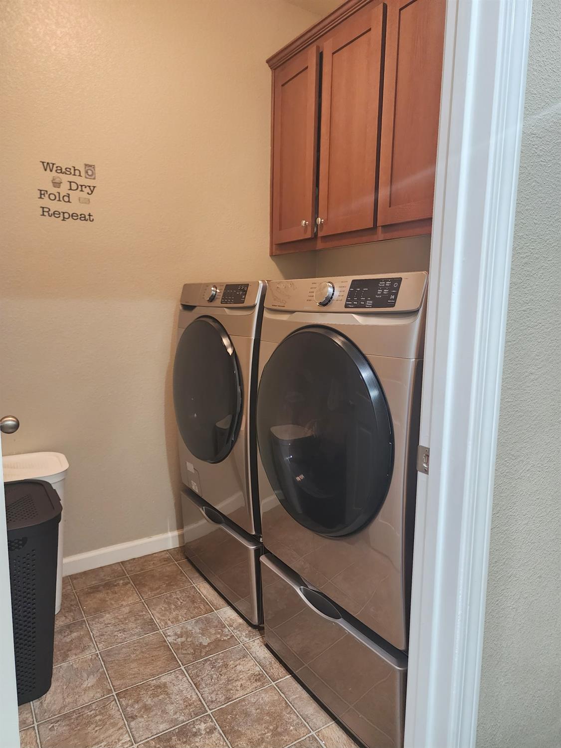 2500 Cottage Pointe Dr, Riverbank, CA 95367