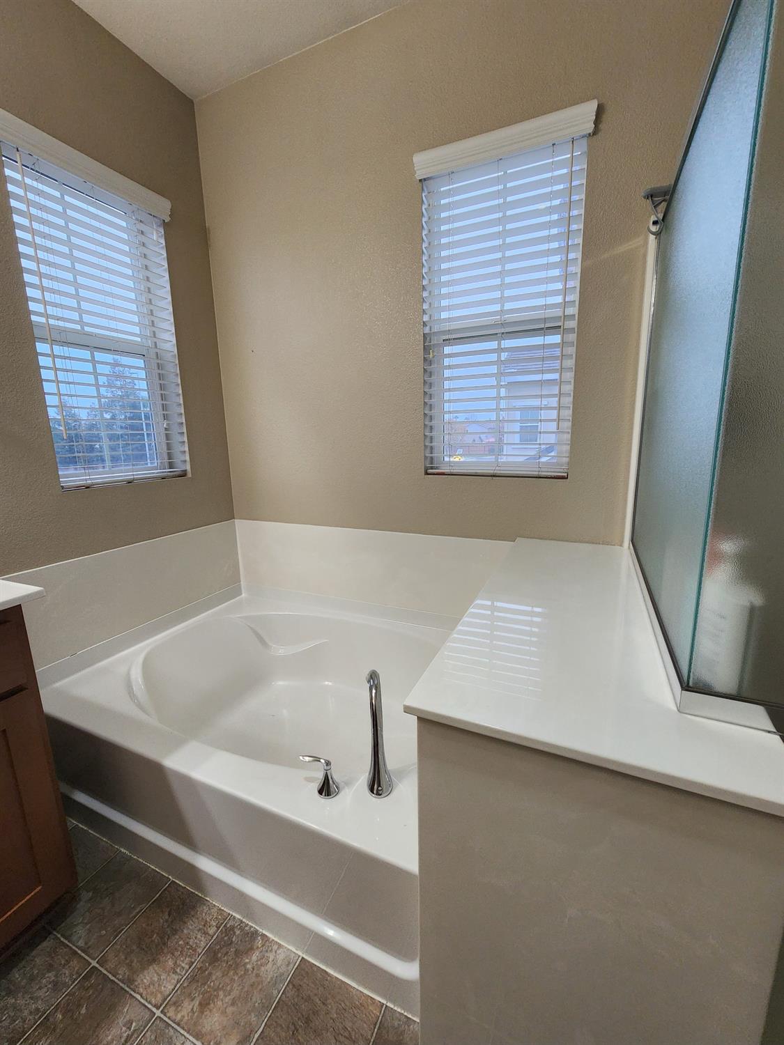 2500 Cottage Pointe Dr, Riverbank, CA 95367